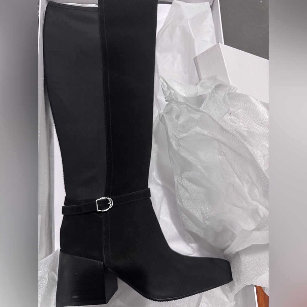 BLONDO Twila Waterproof Knee High Suede Boot
Size 8 - Picture 8 of 9